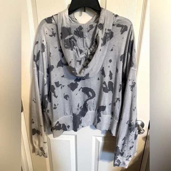 Nike Swoosh Splatter Tie Dye Cropped Relaxed Hoodie, Gray, Sz Small, NWOT - Picture 5 of 7